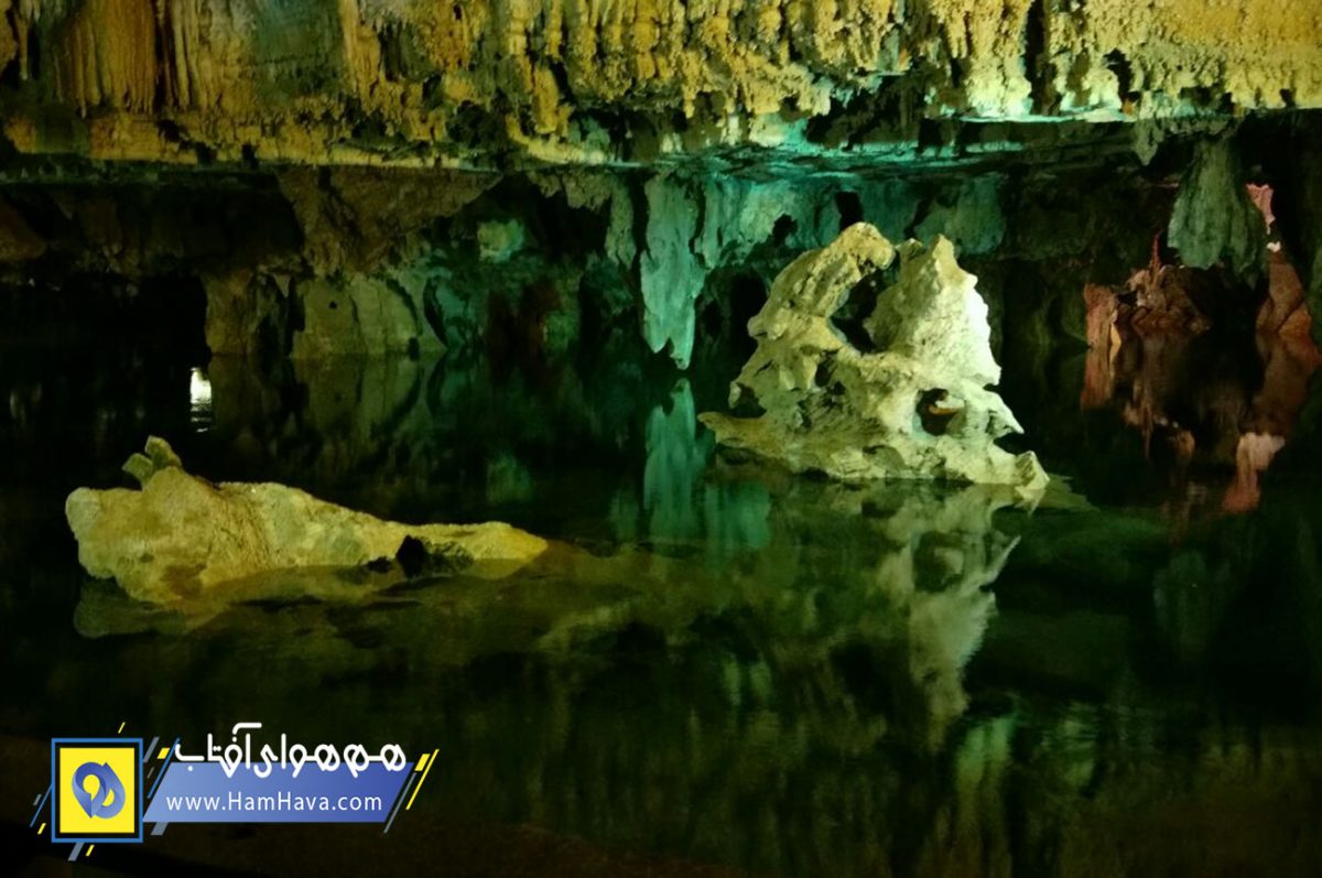 غار علیصدر یکی از غارهای تالابی ایران و از معدود غارهای آبی جهان است. علیصدر همچنین دارای طولانی‌ترین مسیر قایقرانی درون غار در جهان است.[
