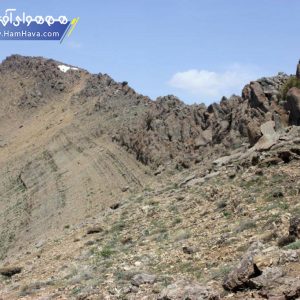 در شمال شرقي تهران کوه قلعه دختر بارتفاع ۳۲۲۷ متر از سطح دريا در روستاي آهار قرار دارد