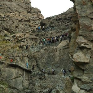 سرتاسر مسیر تا پناهگاه از داخل درهٔ زیبای پلنگ‌چال و از کنار رودخانه می‌گذرد و یکی از زیباترین مسیرهای صعود به ارتفاعات شمال تهران است.